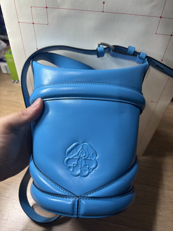 [정품] 알렉산더 맥퀸 카프스킨 커브백 스몰